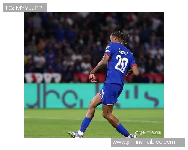 巴黎新援扎巴尔尼23岁表现抢眼空门救险助球队稳固主力地位 巴黎新援扎巴尔尼23岁表现抢眼空门救险助球队稳固主力地位