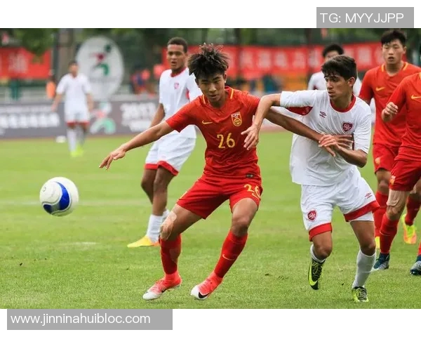 利桑德罗随队恢复有球训练预计10月底前重返赛场 利桑德罗随队恢复有球训练预计10月底前重返赛场