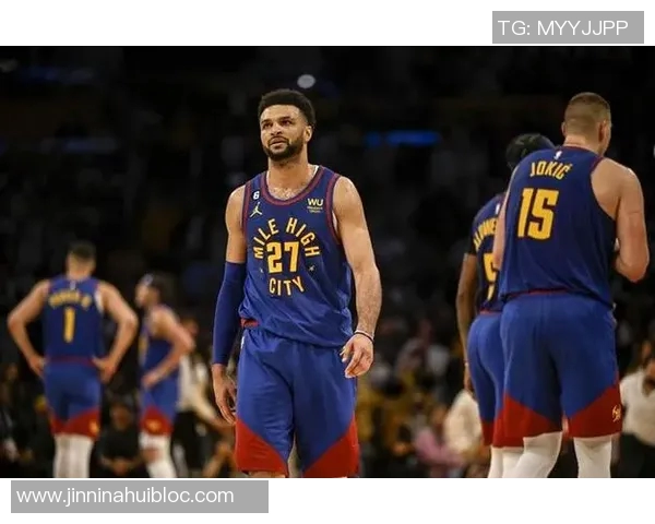 贾马尔穆雷半场表现出色9中4贡献11分2板7助攻2抢断展现全面能力 贾马尔穆雷半场表现出色9中4贡献11分2板7助攻2抢断展现全面能力