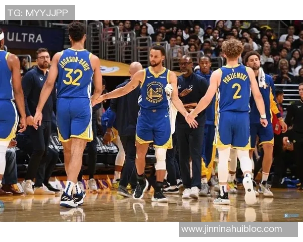 波杰姆斯基谈控卫职责:平衡球权分配与保持个人节奏的重要性 波杰姆斯基谈控卫职责:平衡球权分配与保持个人节奏的重要性