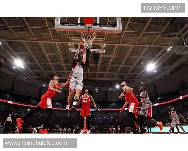 休斯敦铁锁显威力阿门主成功限制杰伦布朗投篮表现惨淡